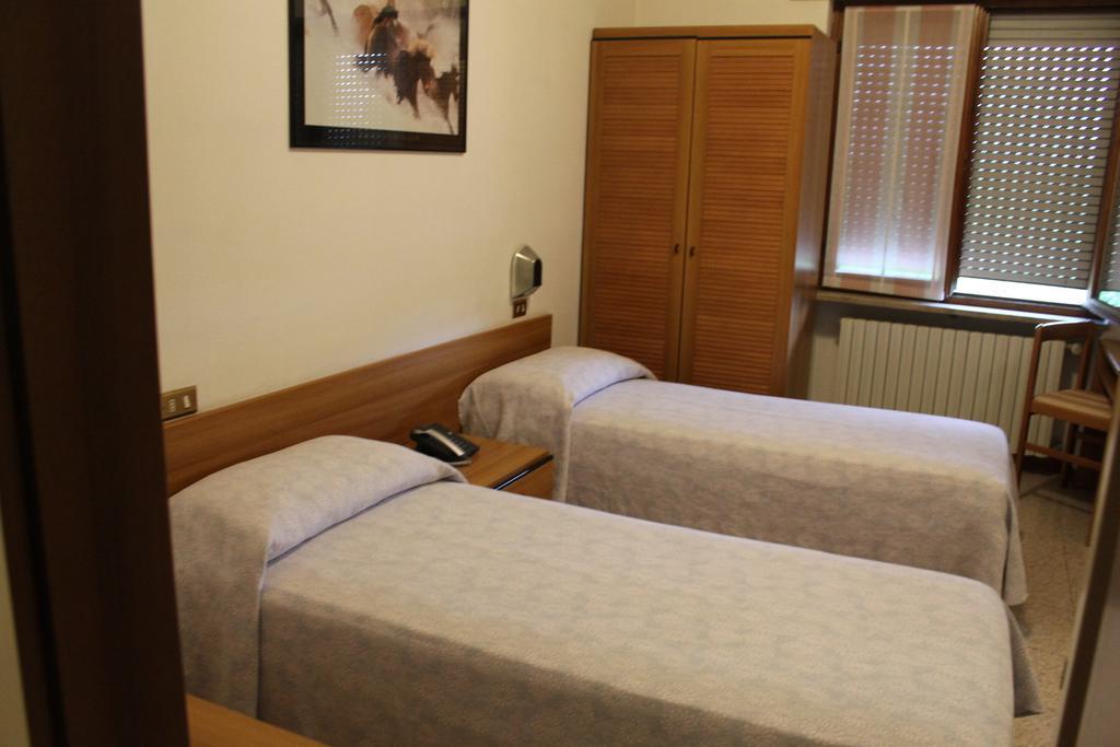 Hotel O'Scugnizzo 2 Belluno Habitación foto