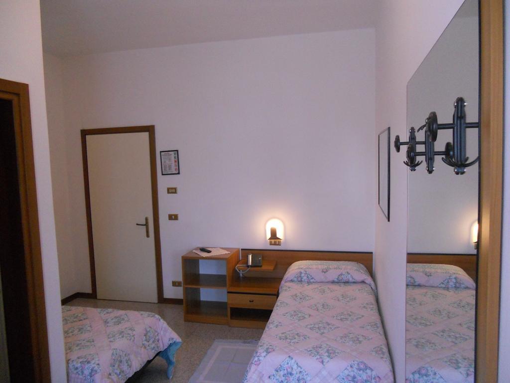 Hotel O'Scugnizzo 2 Belluno Exterior foto