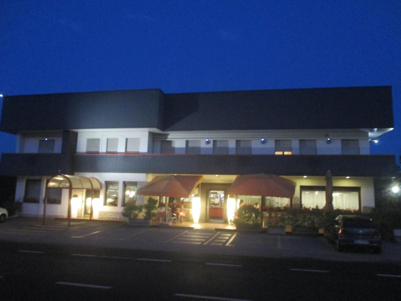 Hotel O'Scugnizzo 2 Belluno Exterior foto